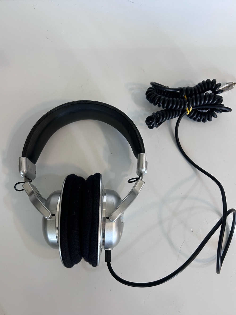 Audio Technica Professional ATH-PRO5V Headphones Over The Ear Silver Tested